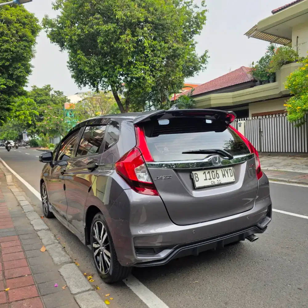 Terawat Sangat Apik. Honda Jazz RS 2019 Dark Grey Met