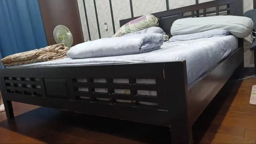 Kasur Cisam Deluxe ukuran 180 × 200 cm (Inc bed frame)