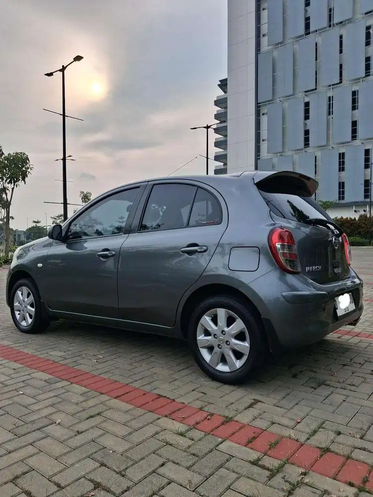 Nissan March 2011 Bensin