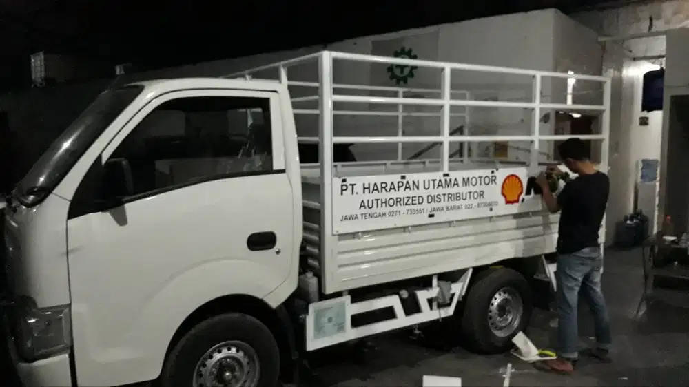 Sticker branding mobil Distributor Kaca Film rumah & Sticker kaca ice