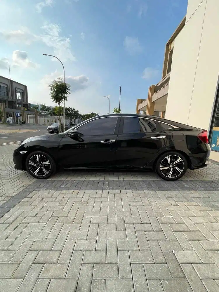 Honda Civic ES 1.5 turbo thn 2016 Bensin
