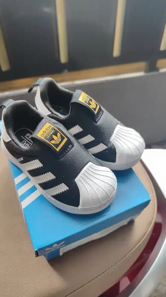 Sepatu adidas anak 2-3 (original)