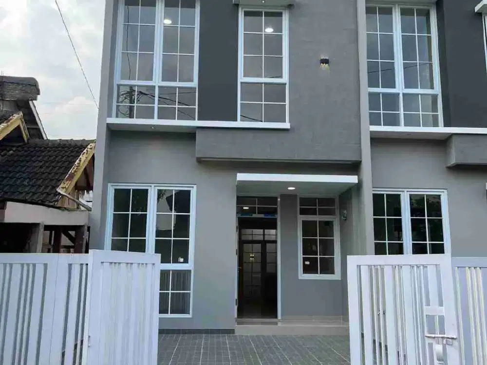 rumah baru 2 lantai khusus bln Juli diskon 100 jt komplek cisaranten