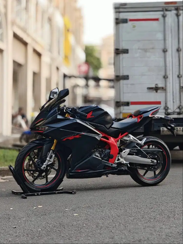 HONDA CBR 250RR ABS 2019 BLACK KM RENDAH PAJAK PANJANG SIAP GAS JAUH