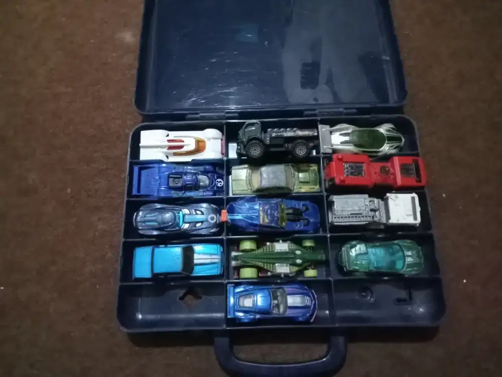 Mobil hotwels untuk koleksi atau mainan
