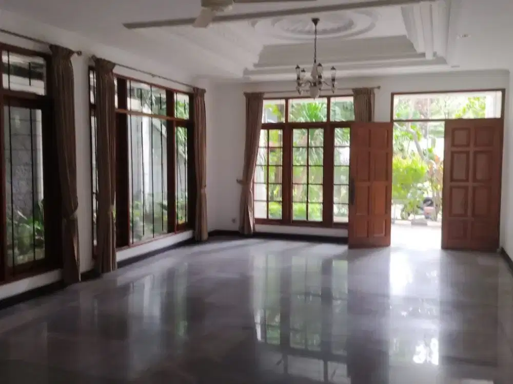 Rumah Sewa ada Pool 2 Lantai di Patra Kuningan