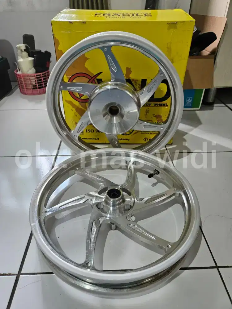 VELG VND SIXSTAR V2 SILVER CHROME VARIO 125/150 SEKEN