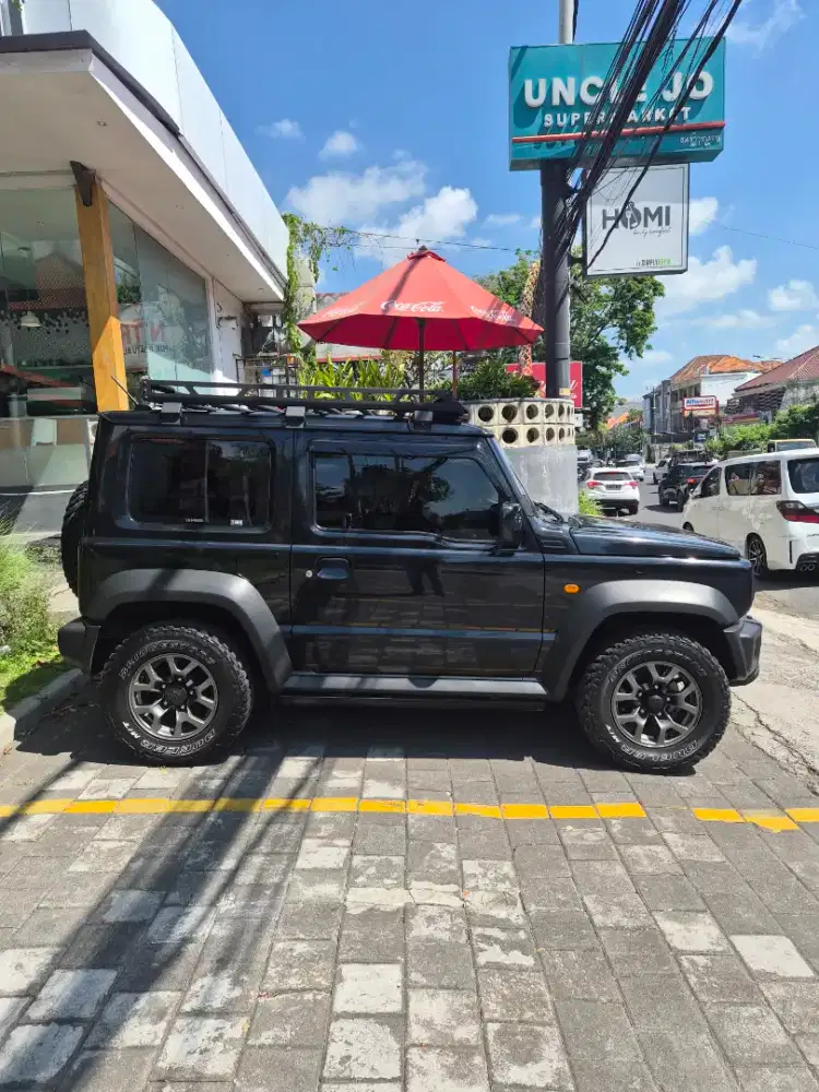 Suzuki Jimny Hitam AT 4x4