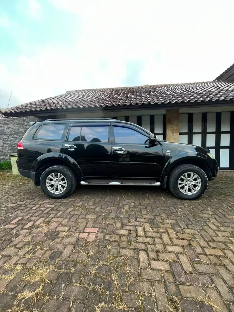 Jual Pajero Sport V6 Mivec AT 3.0 Bensin Hitam 2014 tangan pertama