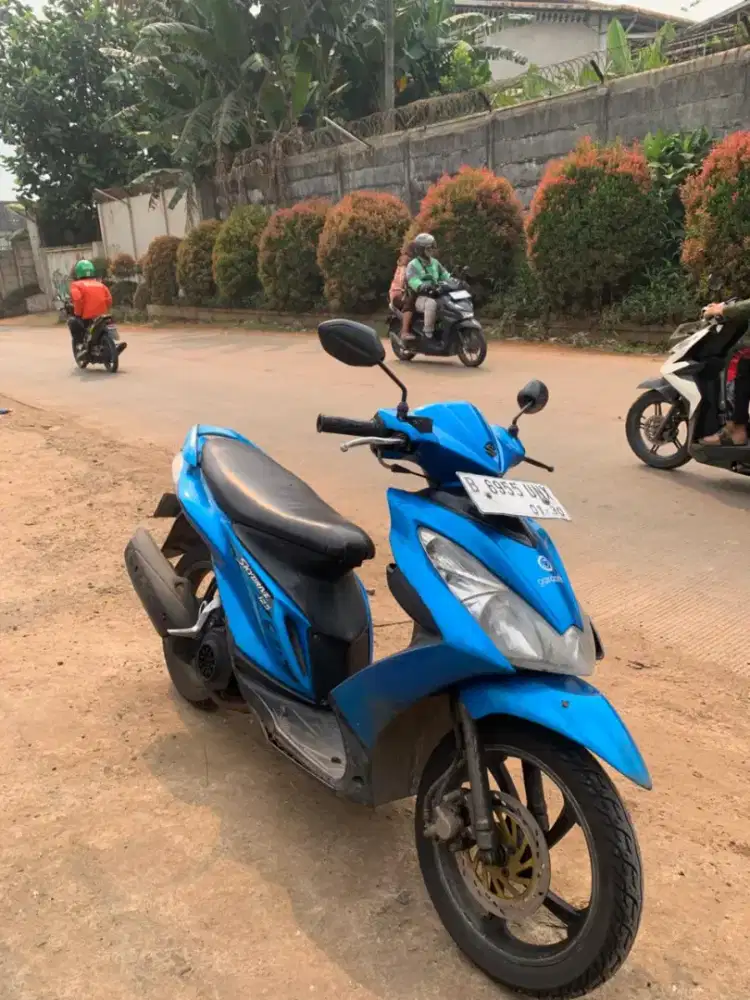 Suzuki skydrive 2009 warna biru