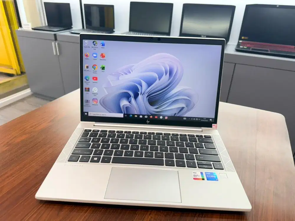 Laptop hp elitebook core i7 gen 11