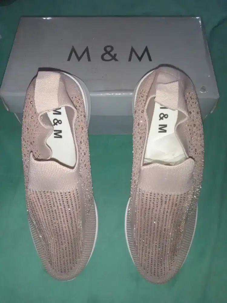 Sepatu dan Sandal Casual