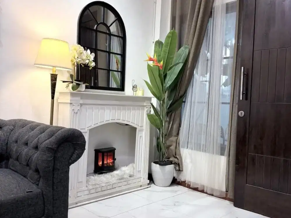 Rumah Megah 3 Lantai Full Furnished Siap Huni Area Taman Palem Lestari Jakarta Barat