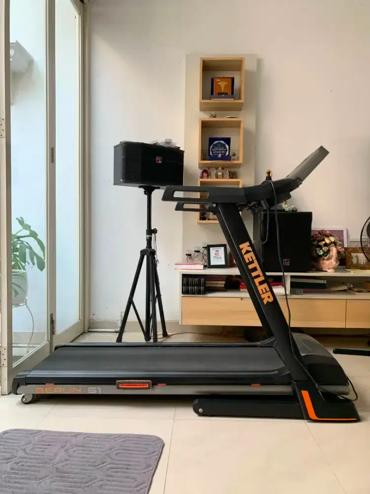 Treadmill Elektrik Kettler Berlin S1 Auto Incline - Jarang Dipakai
