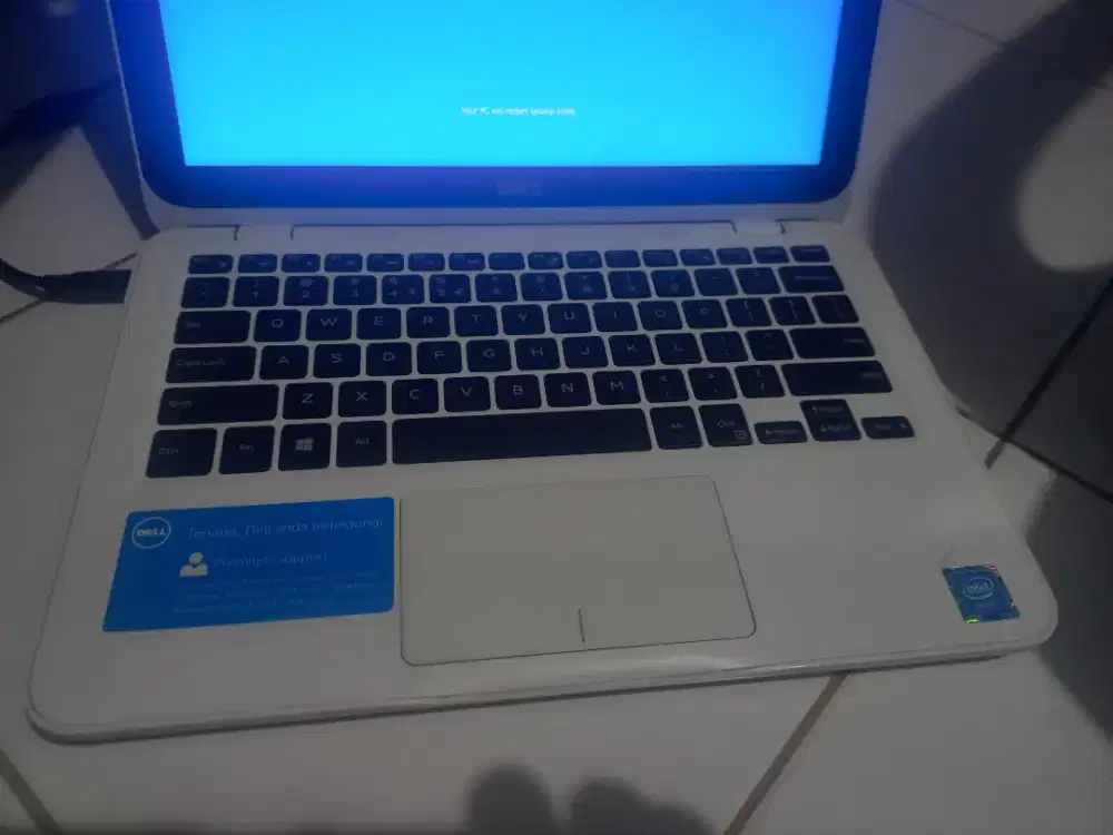 Laptop dell P24T