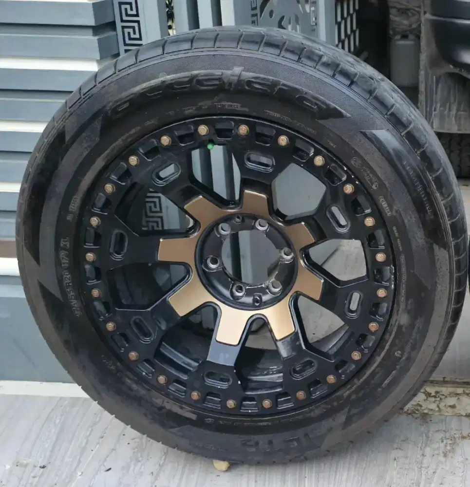 Menjual Velg dan Ban,ring 20, sangat cocok untuk mobil dobel kabin,