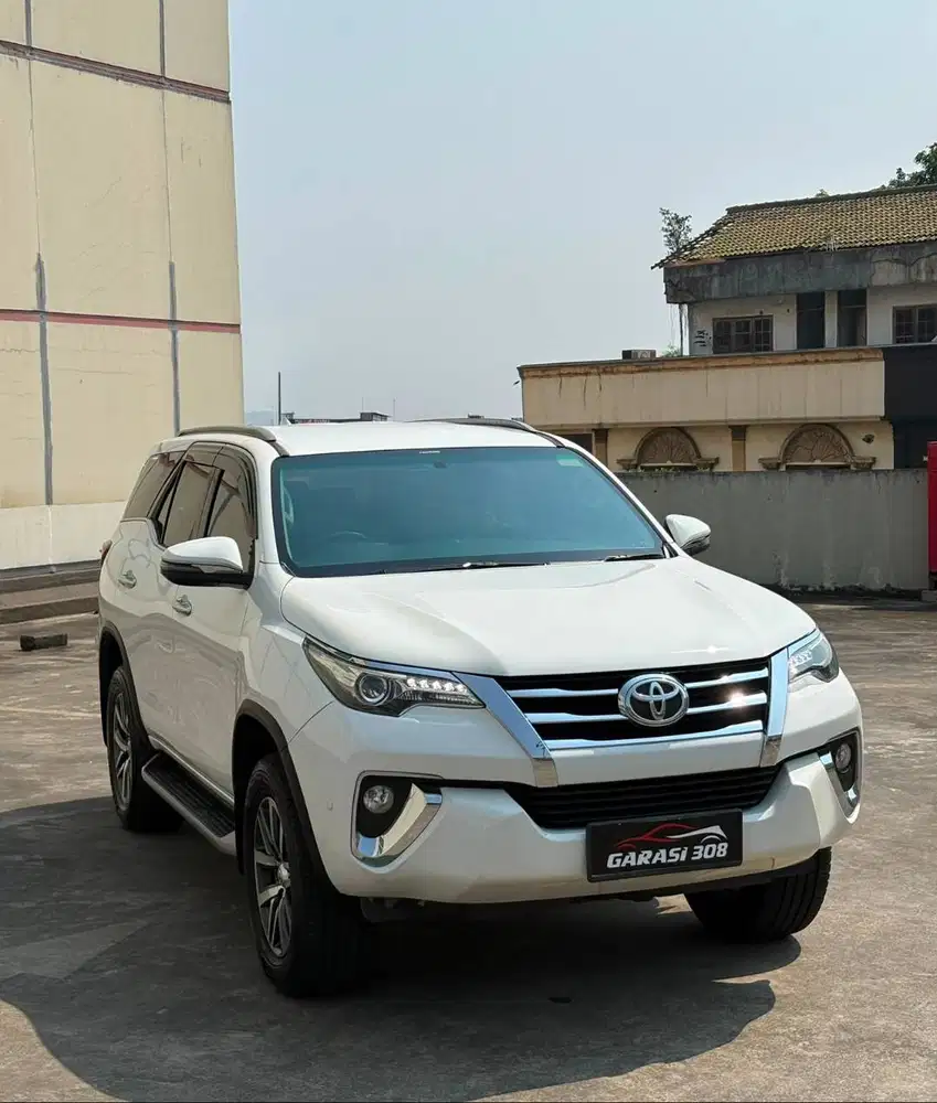Toyota Fortuner 2.4 VRZ AT 2018 Pakai 2019 Putih Non TRD KM 113rb