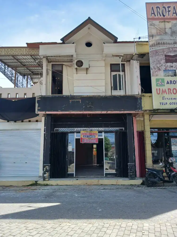 DISEWAKAN RUKO STRATEGIS 2,5 LANTAI DI MANGUNSARKORO, KOTA PADANG