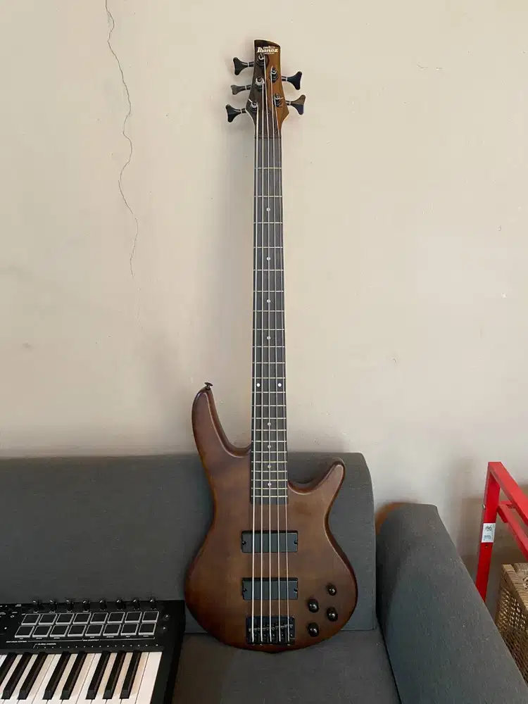 Bass Ibanez GSR205B- WNF 5-String