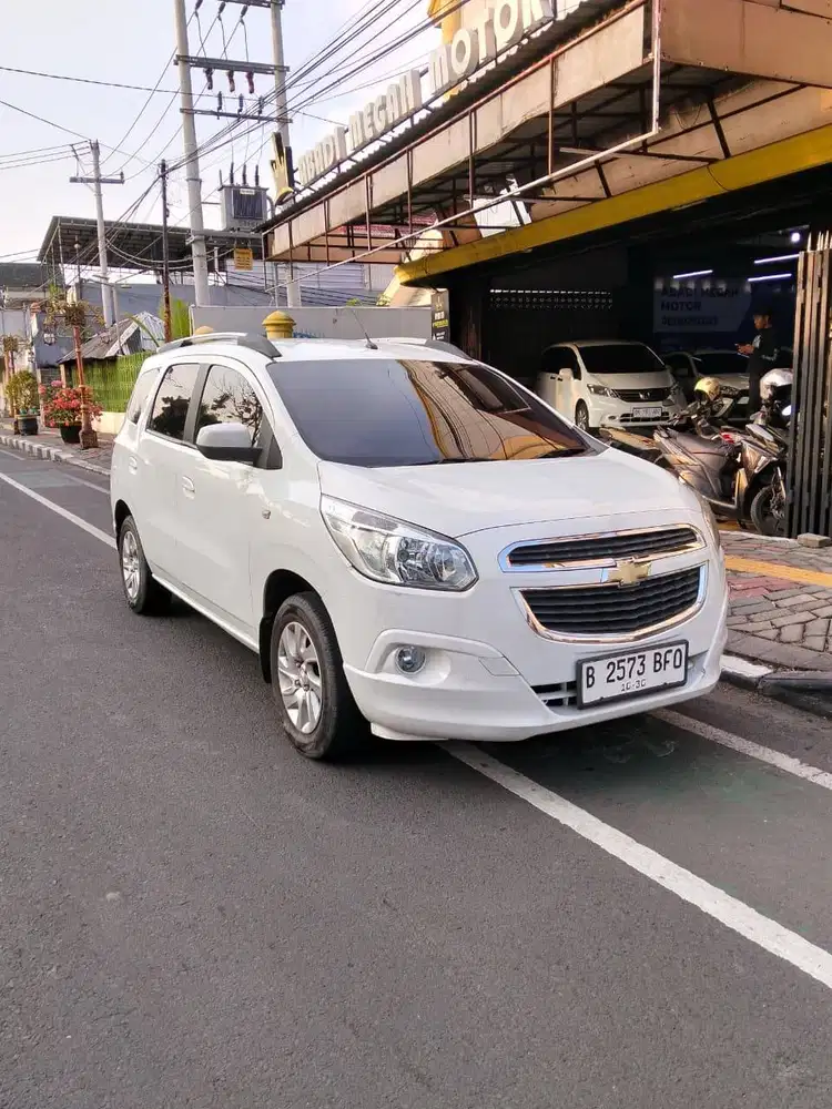 Chevrolet Spin Manual [2015]
