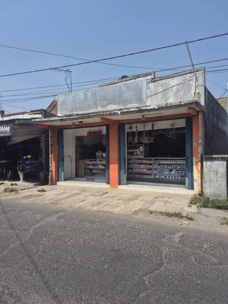 Dijual Tempat Usaha Strategis + Rumah Tinggal di Belakang