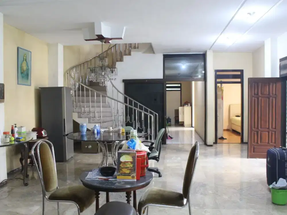 DIJUAL nol jalan raya Kenjeran HITUNG TANAH Cocok untuk gudang/ kantor/ workshop Rumah 2 lantai