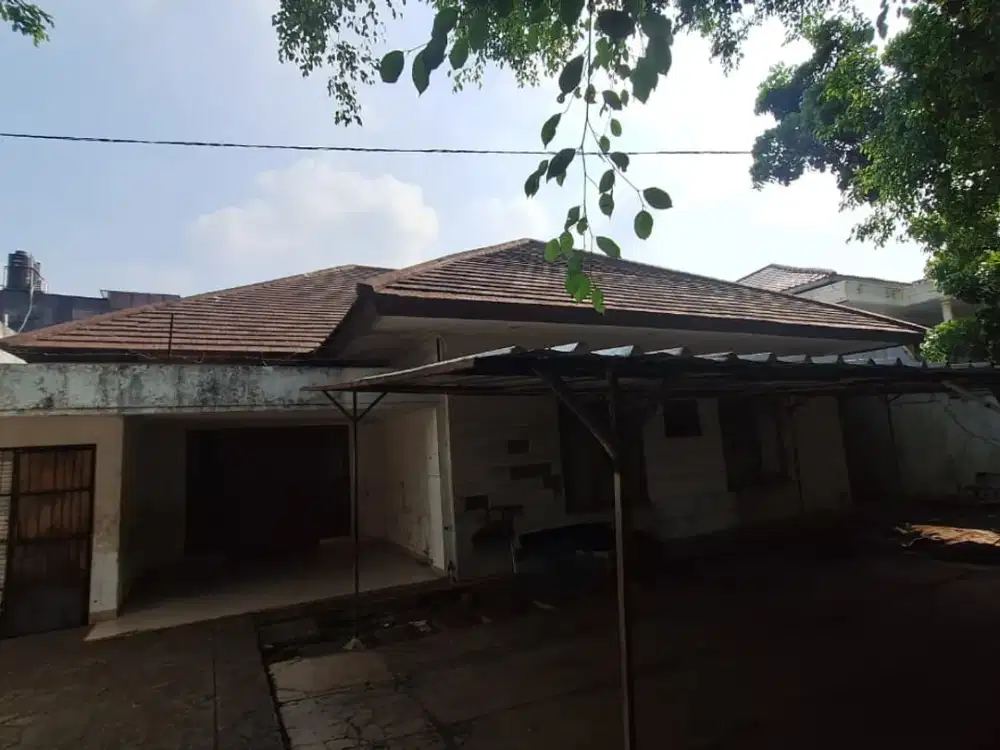 Rumah 1 lantai perlu renov ,hitung tanah, Harga Murah, Lokasi OK  di Cempaka Putih