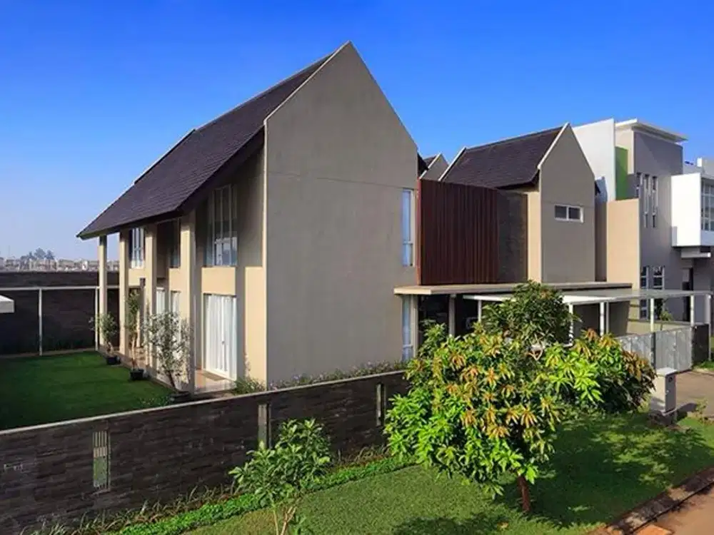 Dijual Rumah Tanah Luas Nuansa Villa Siap Huni di Cluster Gading Serpong Dekat Summarecon Mall Serpong