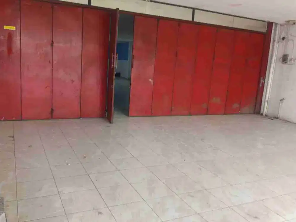 Di Jual Rumah Cantik dan Strategi Di Jl Jati Makmur Jati Asih Kota Bekasi :
1. Luas tanah brp? 265 m2
2. Luas bangunan brp? 200 m2 
3. Kamar tidur berapa? Lt.bwh 2 Kmt, Lt. Atas 2 Kmt + 1 kmt Art.
4. Kamar mandi berapa? Lt.bwh 2 km, Lt atas 2km
5. Listrik