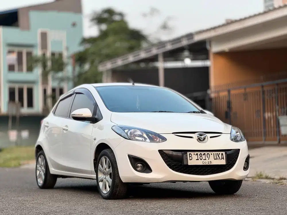 Mazda 2 V AT 2012 PUTIH TERMURAH!!!