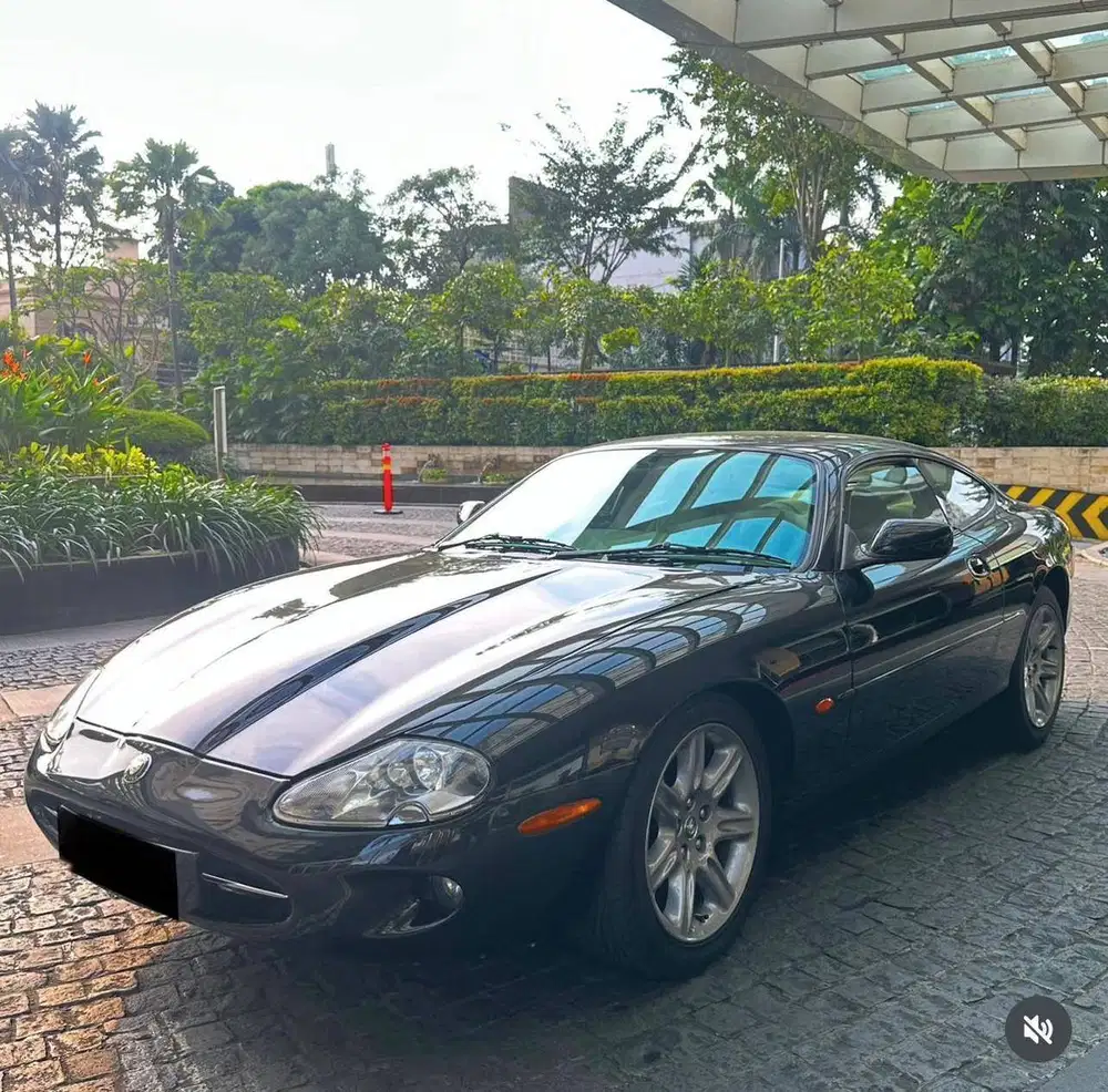 JAGUAR XK8 4.0 V8 1998 Hitam BU V8 4.0 Low KM 1997 Full Original 1999