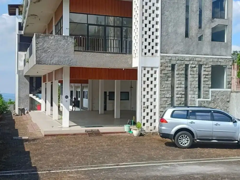 DISEWAKAN* Ex CAFE  Jl. Oro-Oro Ombo *(Kota Batu-Malang)*cocok untuk cafe dll