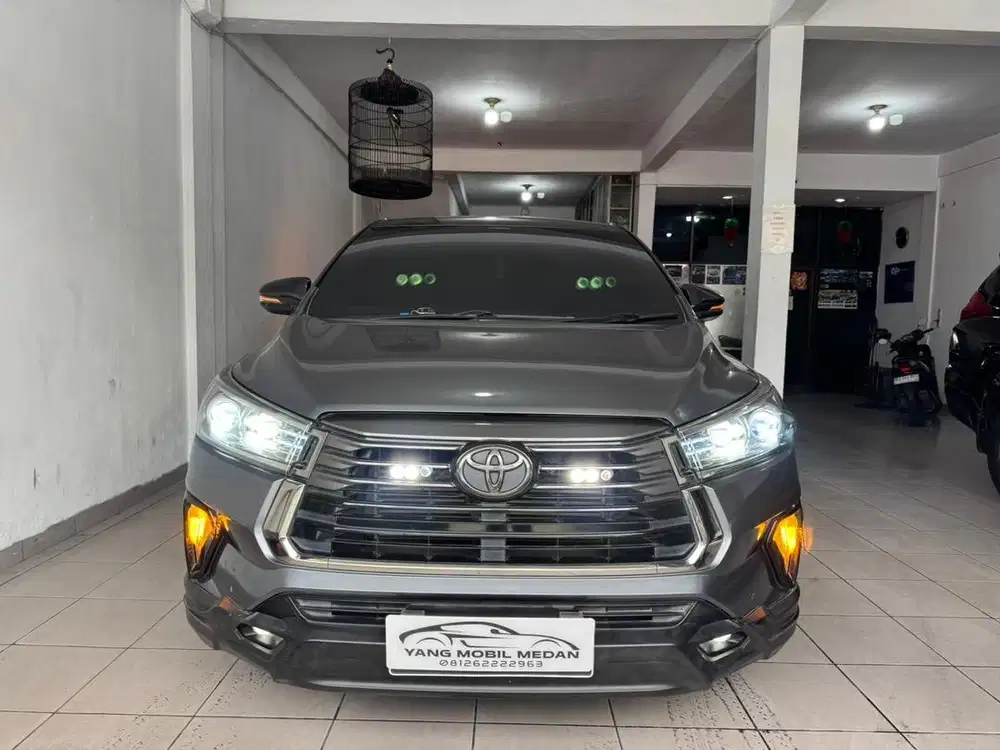 Toyota Kijang Innova Reborn Venturer 2.4 Matic 2021 Abu