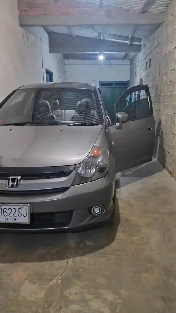 Honda Stream 2004 istimewa