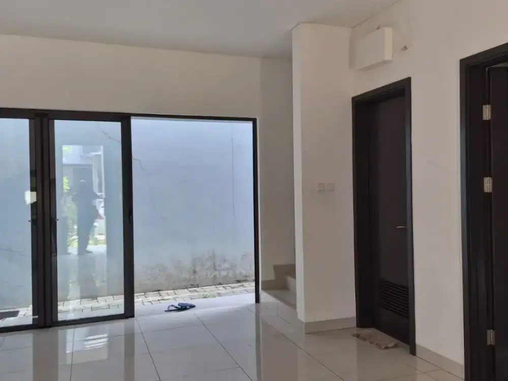 DISEWAKAN RUMAH WISTERIA BASILIA 5 JAKARTA GARDEN CITY