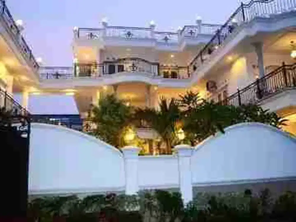 Rumah Sultan 4 Lantai Full Furnished Kolam renang Jatiasih