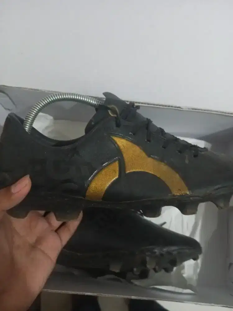 Sepatu bola Ortuseight Legion v4