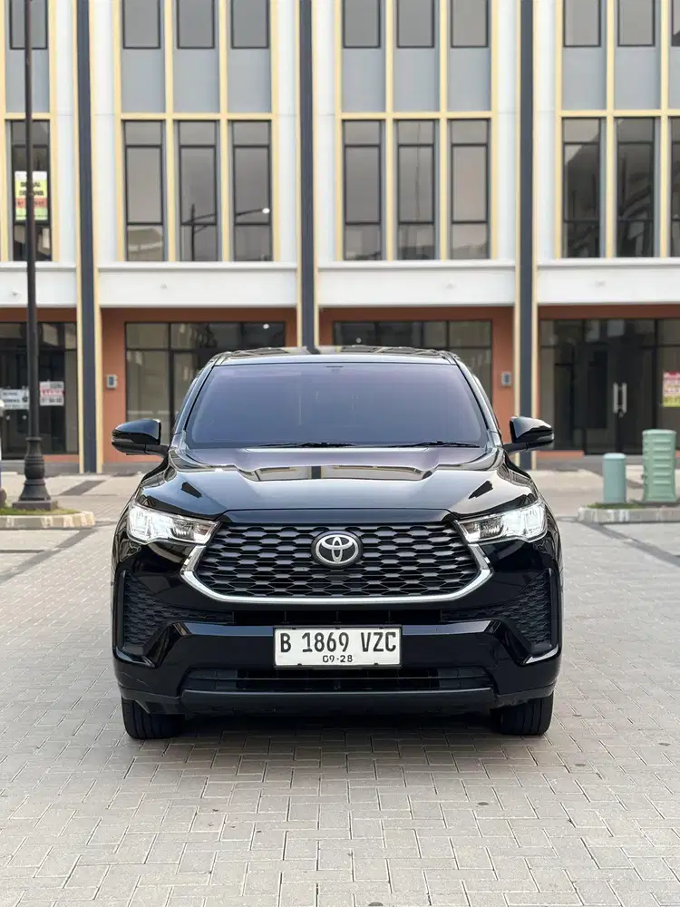 Toyota Innova Zenix 2.0 V CVT 2023 Hitam