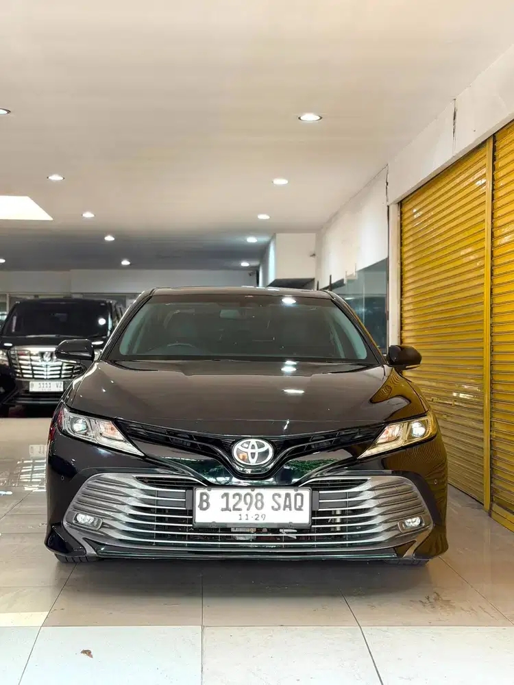 Toyota New Camry 2.5 V 2019 November Automatic Hitam Vieta Motor