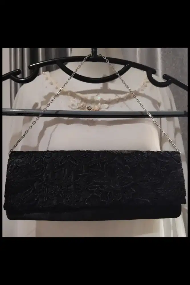 Tas pesta rantai silver - elegant black lace clutch