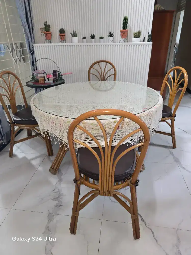 Meja rotan exclusive