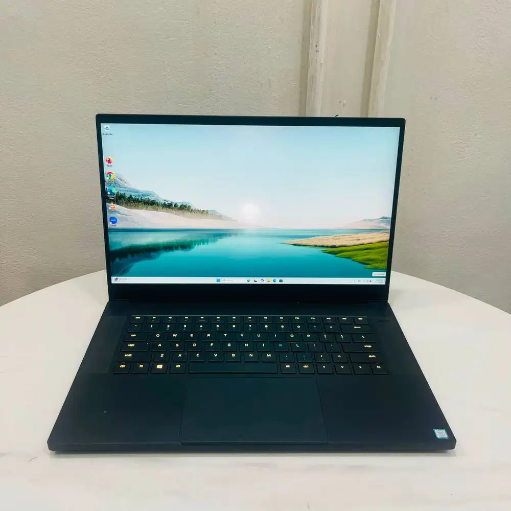 RAZER BLADE 15 BASE DUAL VGA 15 INCI i7 gen8 Ram 16Gb Ssd 256Gb *REC
