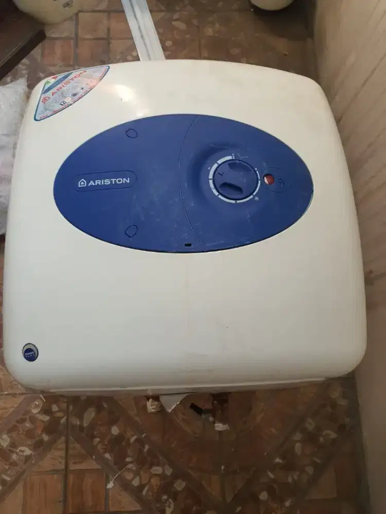 Water heater ariston 30 liter harus ganti bawah karena karat