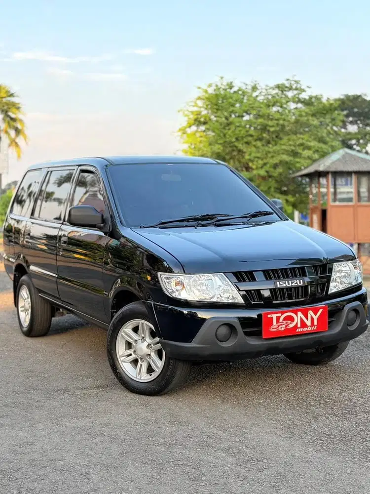 Isuzu Panther LM 2015 Hitam