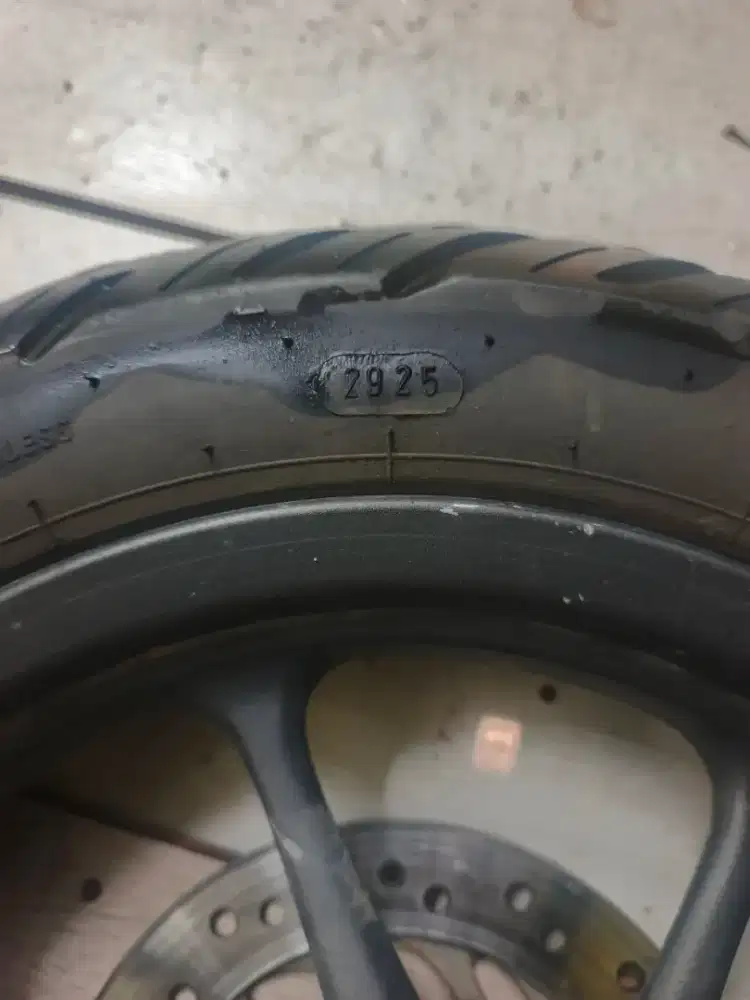 Di jual pelek sama ban ukuran ring 12 ban donat