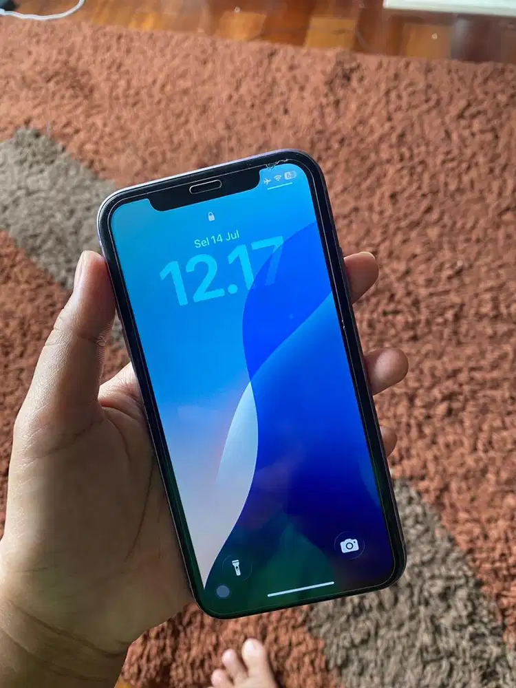 iPhone 64GB Ungu, bisa semua jaringan