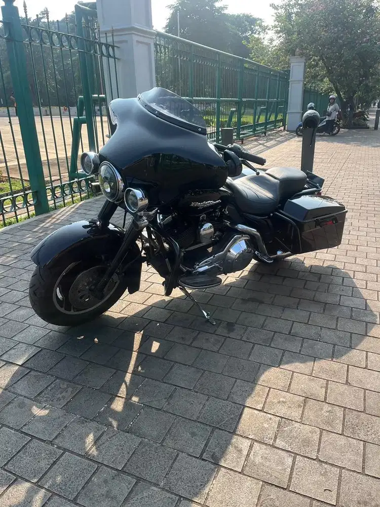STREET GLIDE 06(CARBU)