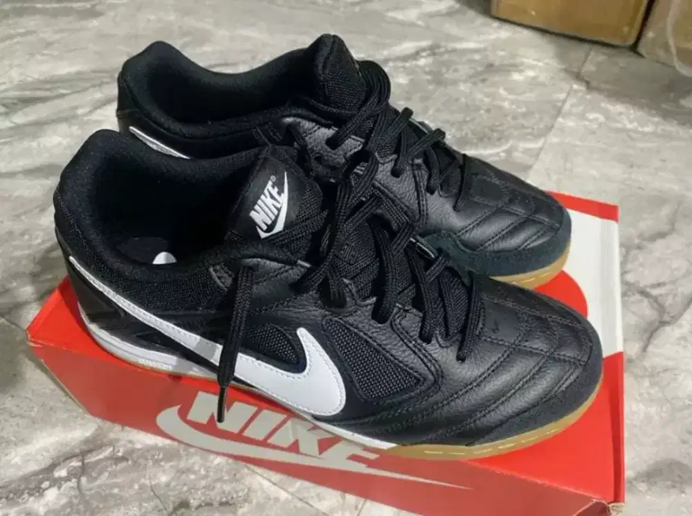 Sepatu NIKE Gato Black Size 42 Kondisi Like New Beli di Foot Locker