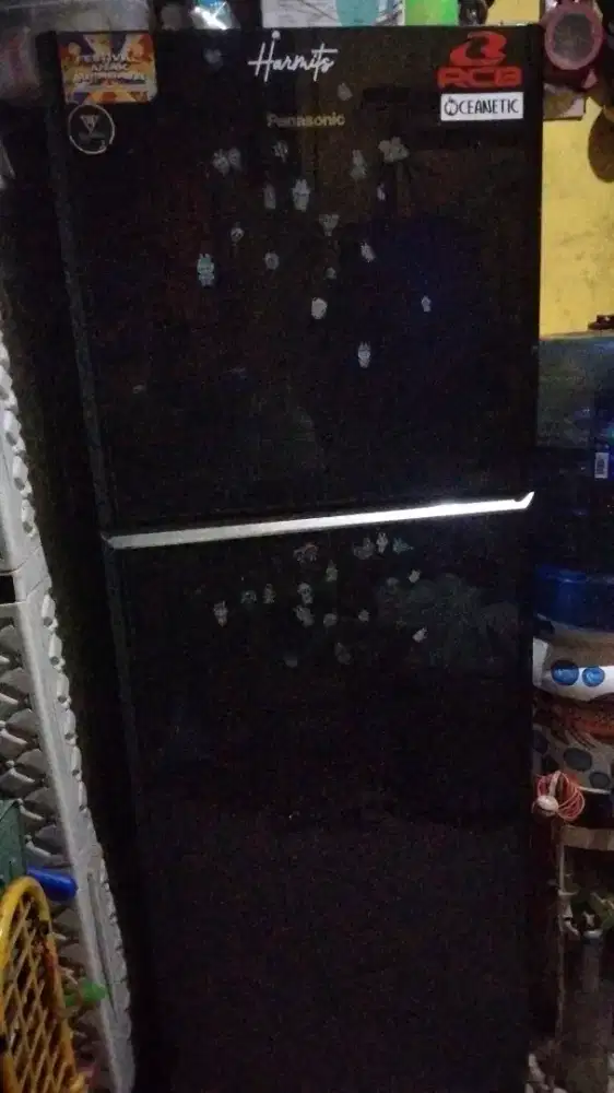 Di jual kulkas bekas mesin hidup tapi tidak dingin pemakaian pribadi