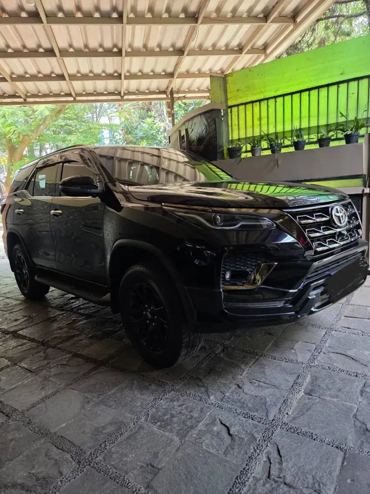 Fortuner 2.8 Tahun 2023 Hitam